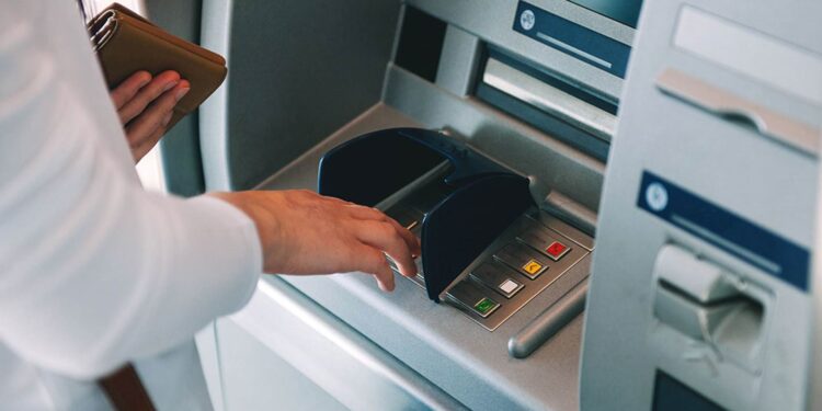 توقف مفاجئ لماكينات الصراف الآلي ATM بعد حريق سنترال رمسيس