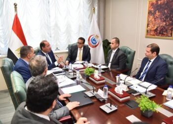 وزير الصحة يبحث سُبل استدامة تمويل التأمين الصحي الشامل ومقترحات تعديل المساهمة التكافلية
