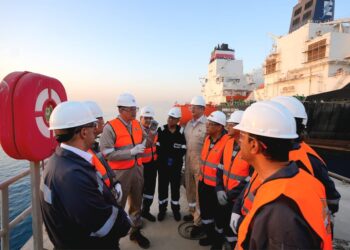 وزير البترول يجري زيارة تفقدية إلى مينائي سوميد وسونكر لمتابعة تدفيع الغاز من وحدات التغييز والإسالة