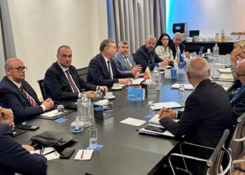 وزير البترول يعقد اجتماعًا مع وزير الطاقة والتجارة والصناعة القبرصي بالعاصمة القبرصية نيقوسيا