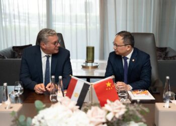 وزير البترول يعقد اجتماعًا مع رئيس مجلس الإدارة والرئيس التنفيذي لشركة “يونايتد إنرجي جروب”