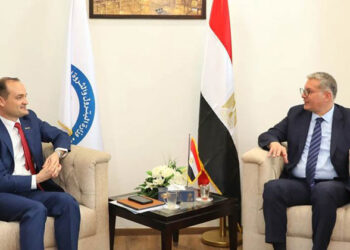 وزير البترول يلتقي النائب الأول لرئيس شركة أباتشي الأمريكية ورئيس شركة خالدة للبترول “شركة العمليات المشتركة بين قطاع البترول وأباتشي”