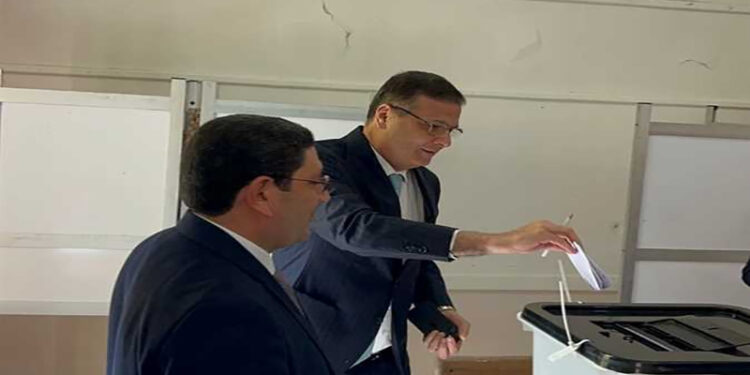 وزير الزراعة يُدلي بصوته في انتخابات مجلس الشيوخ