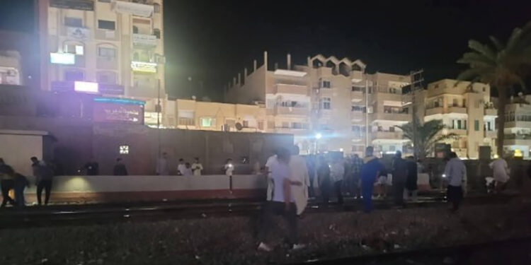 مصرع 4 أشخاص دهسًا أسفل قطار بمزلقان جرجا في سوهاج