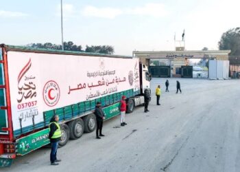 دخول شاحنات القافلة الثامنة عشرة للمساعدات من مصر إلى غزة