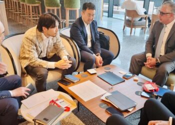 وفد اقتصادية قناة السويس يناقش موعد افتتاح محطة (رورو) غرب بورسعيد مع (تويوتا تسوشو) بطوكيو