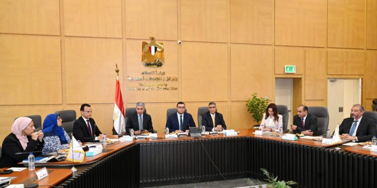 وزيرا الإسكان والسياحة والآثار ومحافظ الجيزة يتابعون تطوير المنطقة بحضور بيت الخبرة الدولي WATG