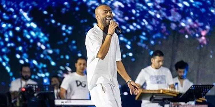 توافد الجمهور على حفل تامر عاشور في العلمين الجديدة