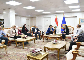 محافظ البحيرة تستقبل نائب وزير الصحة لبحث استراتيجيات خفض معدلات الولادات القيصرية