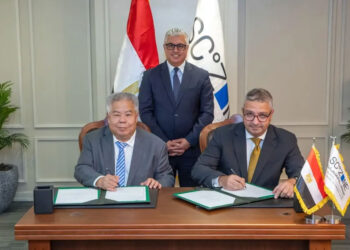 رئيس اقتصادية قناة السويس يوقع مشروع “جيانغسو زيونج” الصينية لإنتاج الأرضيات وألواح الجدران بالمنطقة الصناعية بالسخنة