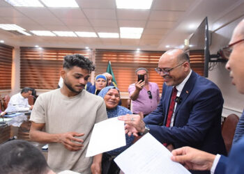 وزير العمل ومحافظ القليوبية يفتتحان مدرسة “نصار جروب” للتكنولوجيا التطبيقية ويتفقدان خطوط الإنتاج