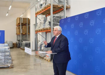 التعليم العالي”: جامعة الفيوم تتسلم إهداء من «المركز الأوروبي للأبحاث النووية (سيرن)»