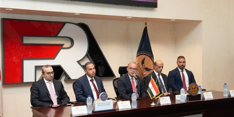 رئيس الرقابة المالية يلتقي قيادات وأعضاء الهيئة عقب قرار الرئيس السيسي بالتجديد له