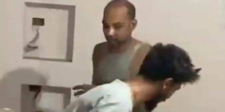 القبض على التيك توكر علاء الساحر لظهوره فى مقاطع فيديو يعتدى على أشخاص