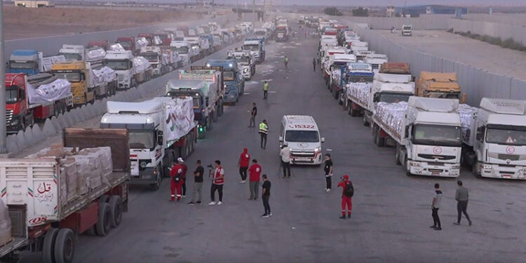 انطلاق أول أفواج القافلة الثامنة المصرية لقطاع غزة