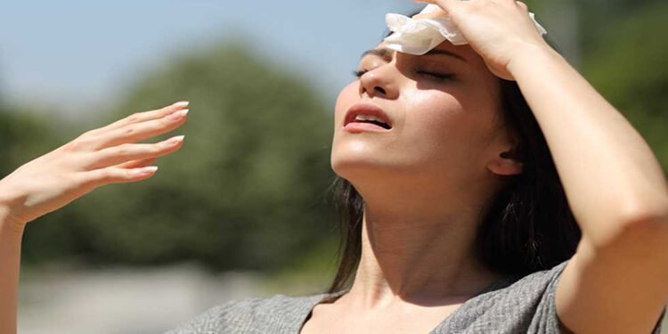 نصائح مهمة للوقاية من الإصابة بالإجهاد الحراري وضربة الشمس