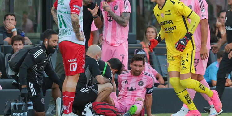 تفاصيل إصابة ميسي في مباراة إنتر ميامي ضد نيكاكسا ومدة غيابه