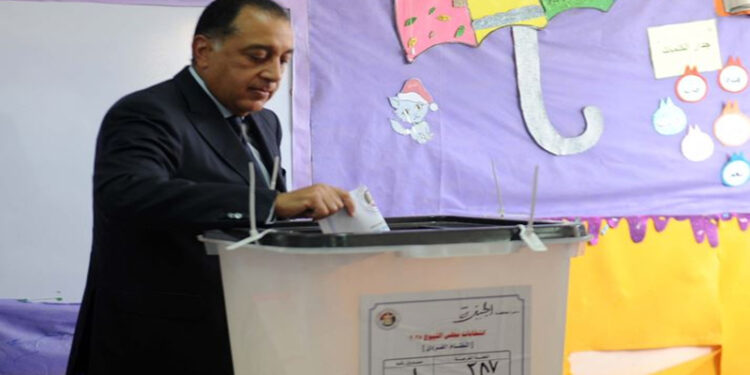 رئيس الوزراء يُدلي بصوته في انتخابات مجلس الشيوخ 2025