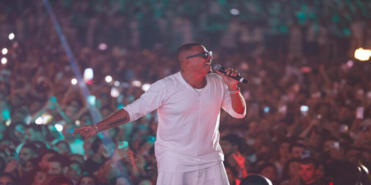 عمرو دياب يُحيى حفلا ضخما وسط حضور جماهيرى كبير فى بيروت