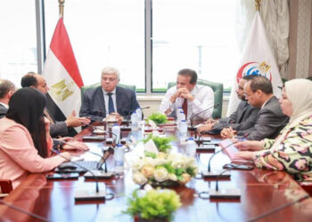 وزير الصحة والسكان يناقش مع وزير التعليم العالي تعزيز التعاون في البحث العلمي لعلاج الأورام السرطانية