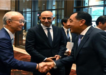 رئيس الوزراء يلتقي وزير الدولة للاقتصاد والتجارة والصناعة الياباني