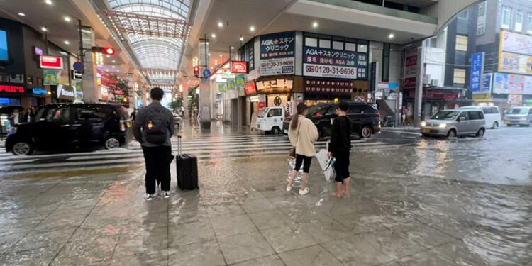 اليابان تحث نحو 3 ملايين مواطن على إخلاء منازلهم بسبب الأمطار الغزيرة