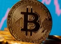 عملة البيتكوين BTC تحت 113000 دولار وسط بيع مكثف