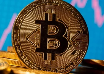 عملة البيتكوين BTC تحت 113000 دولار وسط بيع مكثف