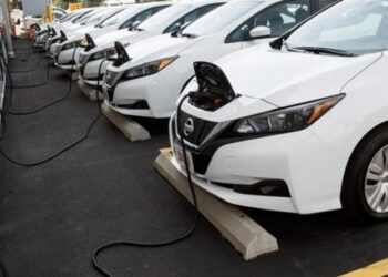 السيارات الكهربائية 2025