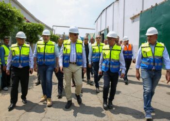 وزير قطاع الأعمال العام يواصل جولاته الميدانية ويتفقد مصانع شركة طنطا للكتان والزيوت