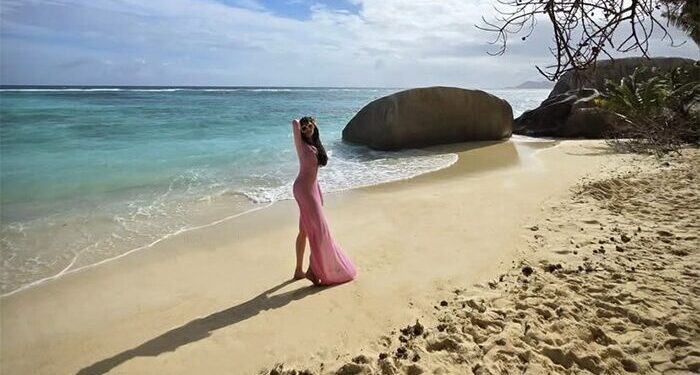 مي عمر تخطف الأنظار بأحدث ظهور في جزيرة سيشل