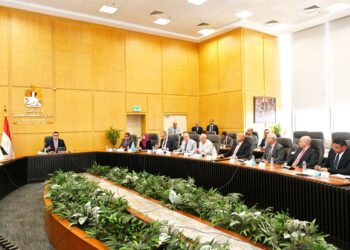 وزير الإسكان يترأس الاجتماع الأول للجنة متابعة تخصيص الوحدات السكنية للموظفين المنتقلين للعمل بالعاصمة