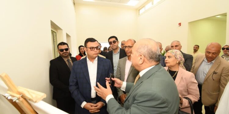 وزير الإسكان يفتتح المركز الثقافي بمدينة القاهرة الجديدة