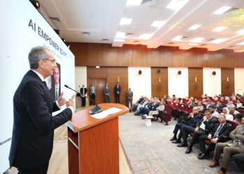 وزير الاتصالات: يكرم الفائزين فى هاكثون لابتكار حلول باستخدام الذكاء الاصطناعى لخدمة قطاع السياحة