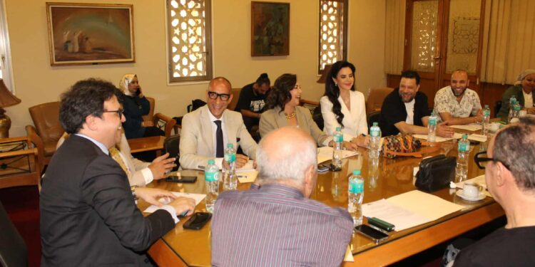 وزير الثقافة يجتمع باللجنة العليا لمهرجان ومؤتمر الموسيقى العربية في دورته الثالثة والثلاثين