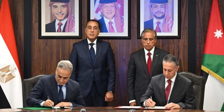 رئيس جهاز حماية المستهلك يوقع مذكرة تفاهم مع وزير الصناعة والتجارة والتموين الأردني لتعزيز التعاون المشترك