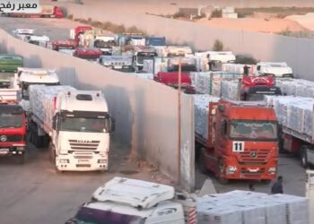 تحرك قافلة المساعدات الإنسانية العاشرة من مصر إلى قطاع غزة