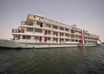 الشركة البورسعيدية للأعمال الهندسية والإنشاءات البحرية تنجح في صيانة الفندق العائم بأسوان