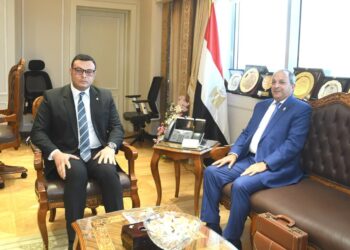 وزير الإسكان يستقبل محافظ بورسعيد لبحث ملفات العمل والتعاون المشترك