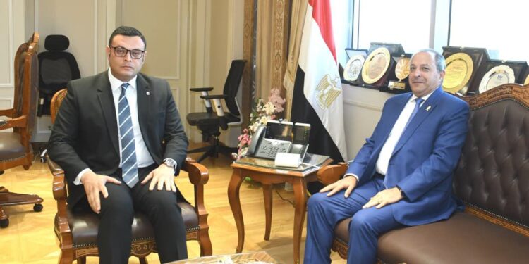 وزير الإسكان يستقبل محافظ بورسعيد لبحث ملفات العمل والتعاون المشترك