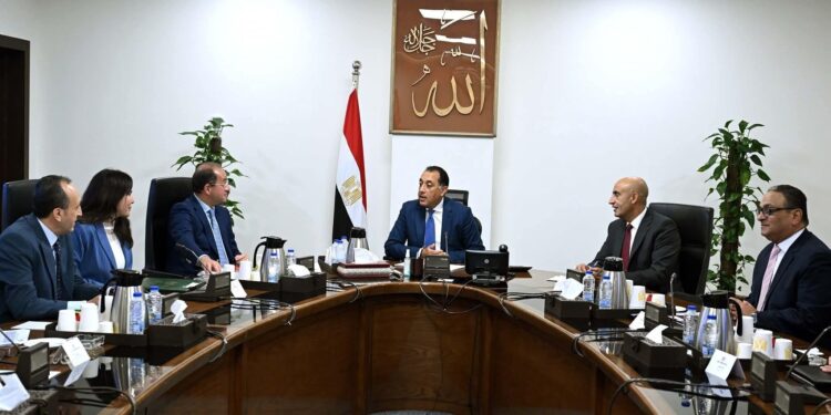 رئيس الوزراء يُتابع عددًا من ملفات العمل المشتركة بين وزارتي المالية والتربية والتعليم