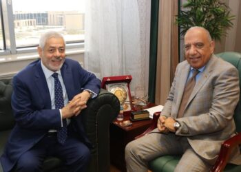 وزير الكهرباء يبحث مع شركة “AMEA POWER” الإماراتية زيادة التعاون في مجالات الطاقة المتجددة