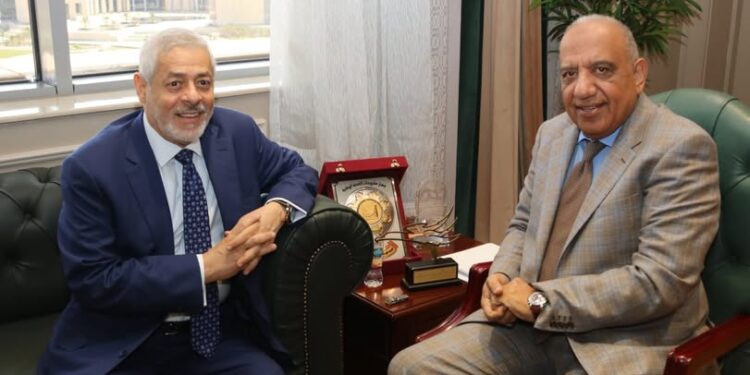 وزير الكهرباء يبحث مع شركة “AMEA POWER” الإماراتية زيادة التعاون في مجالات الطاقة المتجددة