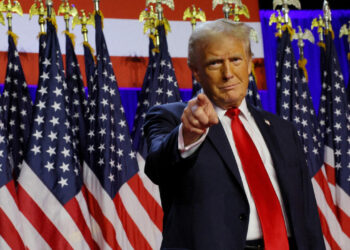 ترامب: بريطانيا وألمانيا وفرنسا تريد نشر قوات برية في أوكرانيا