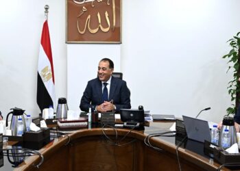 رئيس الوزراء يتابع جهود توفير المنتجات البترولية وموقف سداد مستحقات الشركاء الأجانب في قطاع البترول