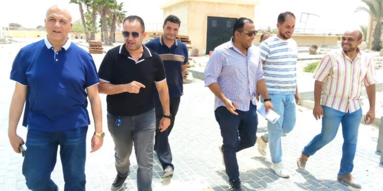 مسئولو “الإسكان” يتفقدون المشروعات الجاري تنفيذها بالقرى السياحية