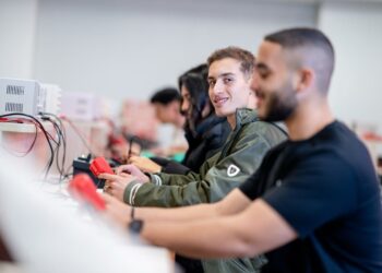 اقبال غير مسبوق على الدراسة بكلية الهندسة يعكس اهتمام المجتمع بعلوم ووظائف المستقبل