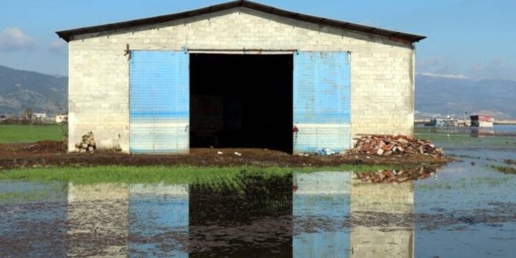 فيضانات مدمرة في كشمير وباكستان ترفع حصيلة الضحايا وتثير مخاوف من كارثة جديدة