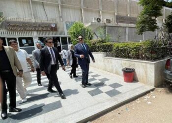 وزير الثقافة يتوجه إلى معهد ناصر لمتابعة إجراءات خروج جثمان الأديب الكبير صنع الله إبراهيم