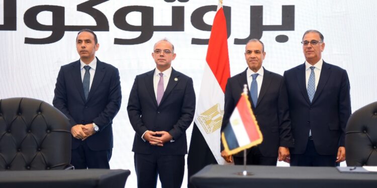 وزير الخارجية ورئيس هيئة الرقابة المالية يشهدا توقيع برتوكول تعاون بين الوزارة والهيئة